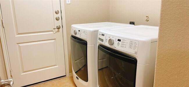 Building Photo - 2705 Blackstone Cove