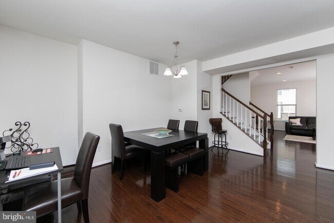 Building Photo - 28 Regency Ct