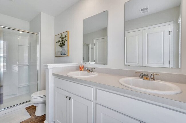 Building Photo - 321 Dogwood Cir