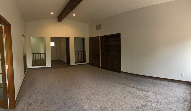 Building Photo - Large 3-Bedroom with Vaulted Ceilings