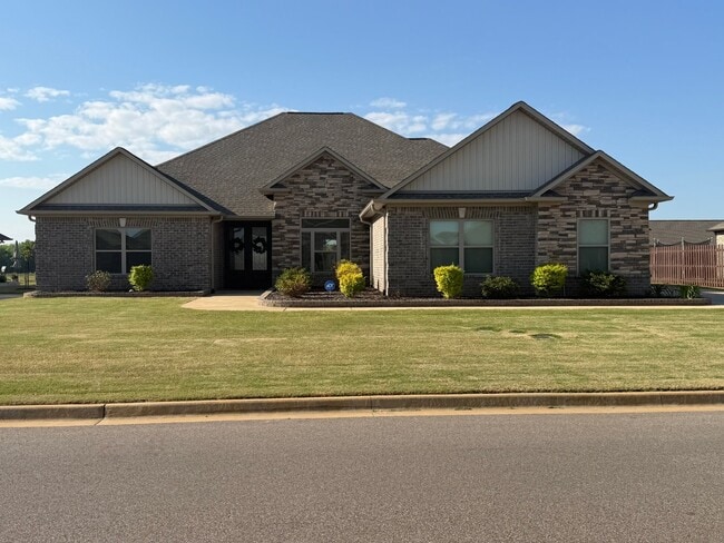 Building Photo - 26316 Woodfield Dr