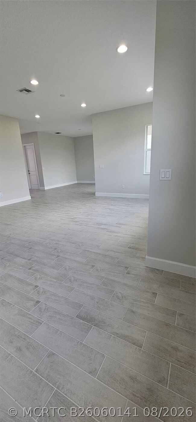 Building Photo - 5461 Empire Dr