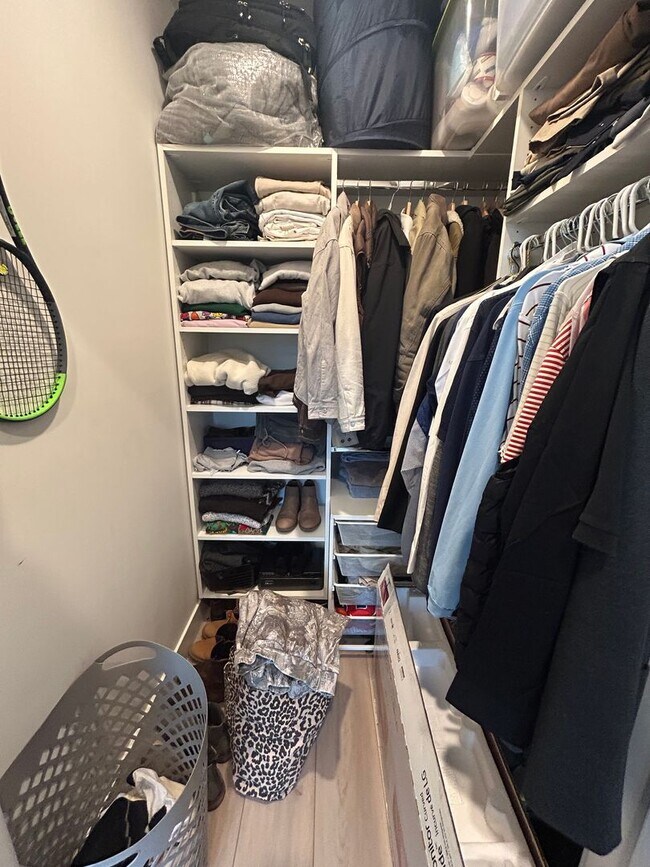 Building Photo - 1646 W Belmont Ave