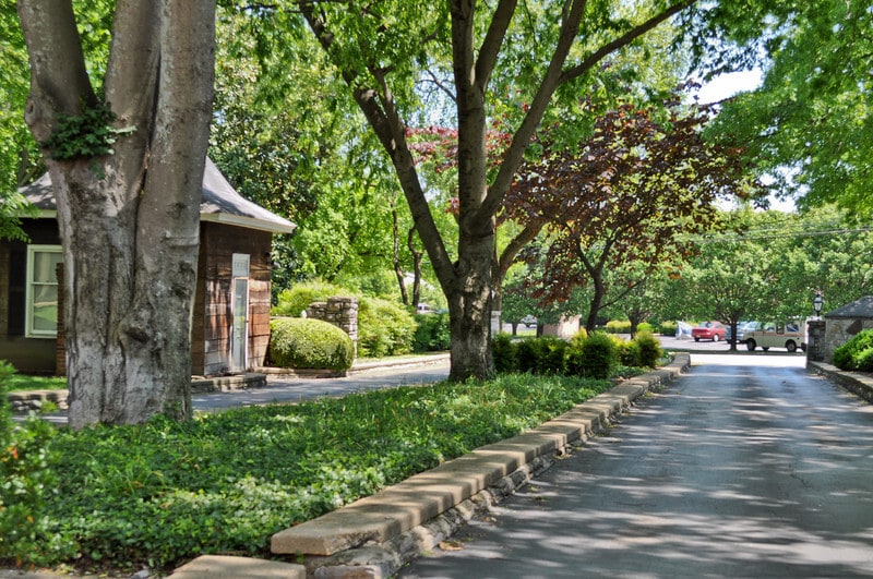 Building Photo - 5025 Hillsboro Pike