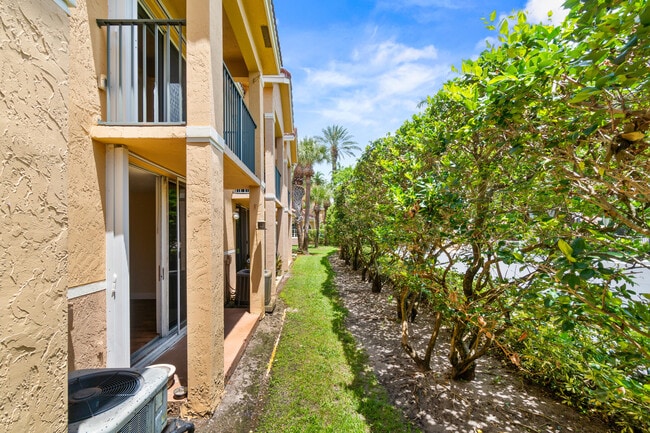 Building Photo - 600 Scotia Dr