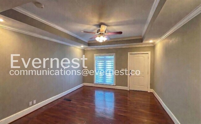 Building Photo - 2102 Vine St