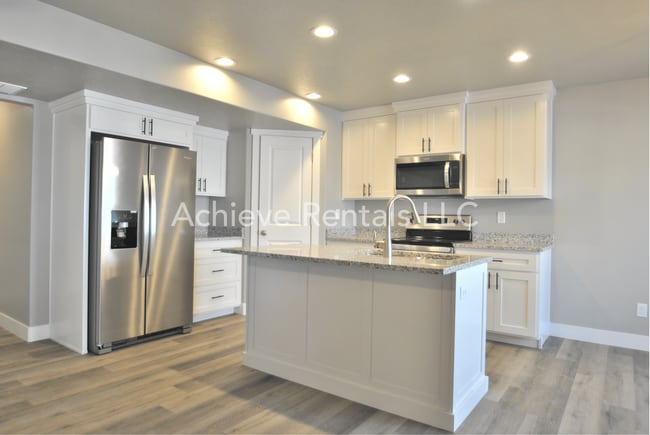 Building Photo - 2259 W Nibley Pkwy