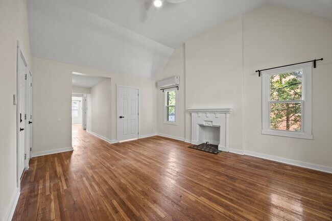 Building Photo - 1383 Eastview Ave