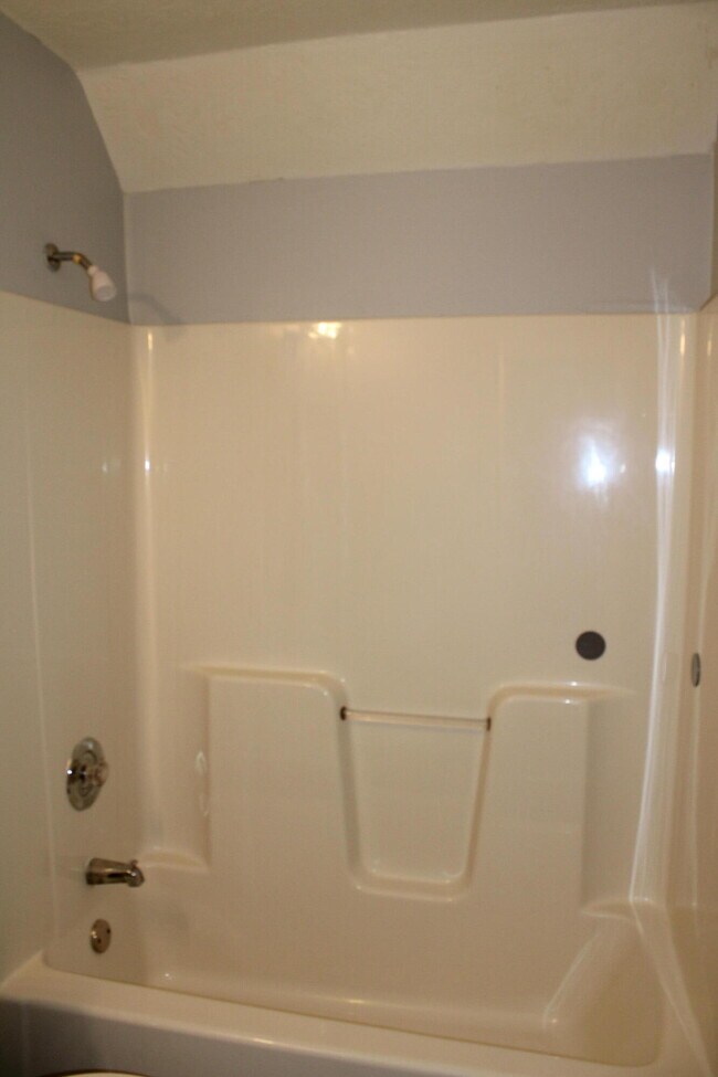 Building Photo - 810 S Willowick Dr