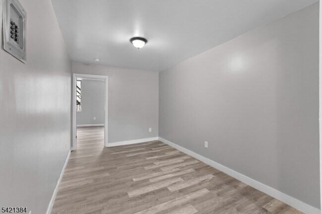 Building Photo - 23 Monroe St