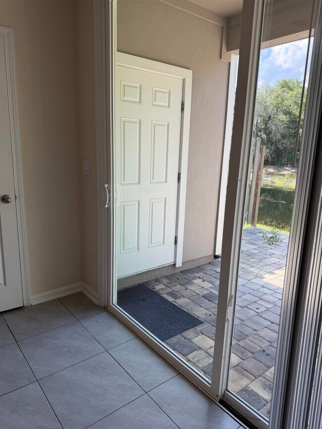 Building Photo - 136 Whispering Brk Dr