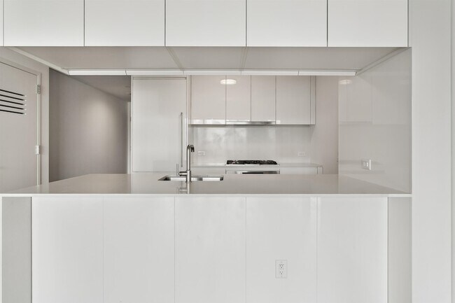 Building Photo - 99 Hudson St