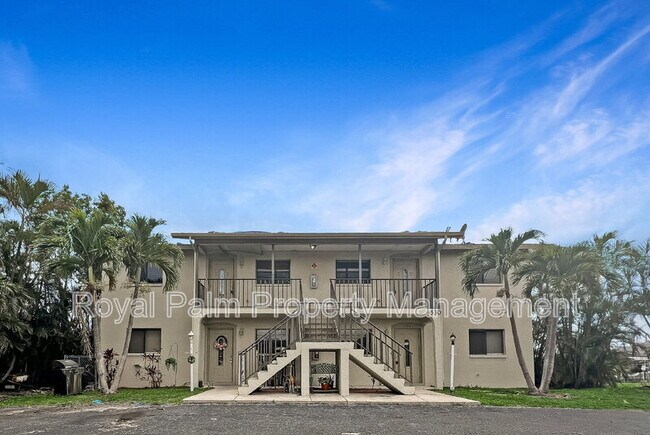 Building Photo - 4530 SW 10th Ave