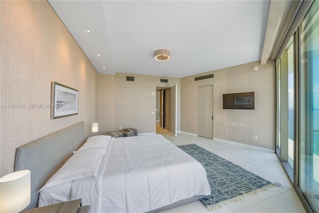 Building Photo - 18975 Collins Ave