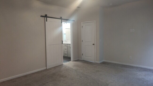 Building Photo - Gorgeous Home in Pooler