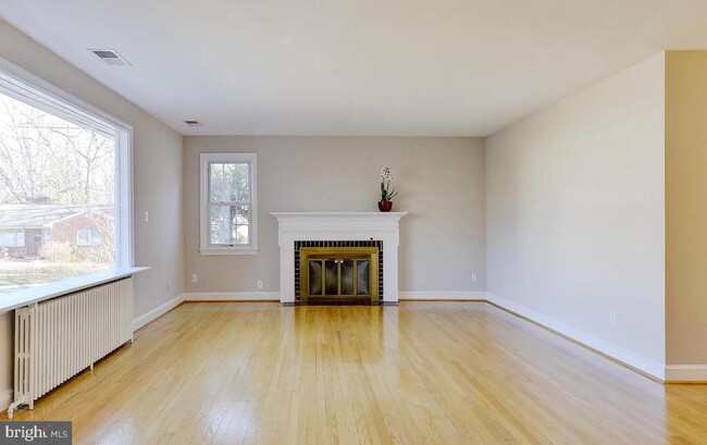 Building Photo - 10613 Brunswick Ave