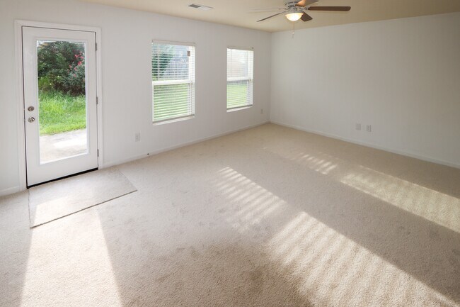 Building Photo - 31 Southfork Dr