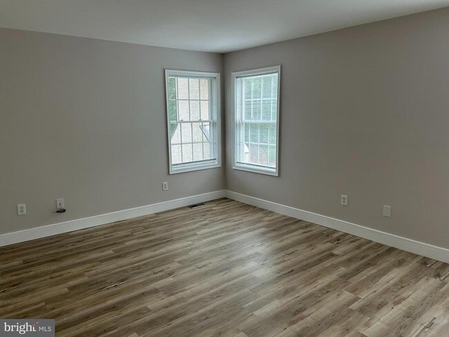 Building Photo - 114 Lenape Dr