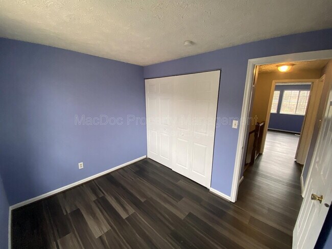 Building Photo - 300 Cross Ridge Ct