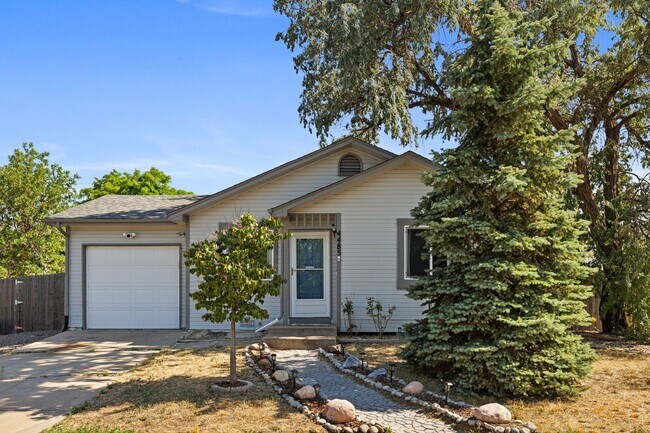 Building Photo - 2 Bed/1 Bath Close to Buckley Space Force