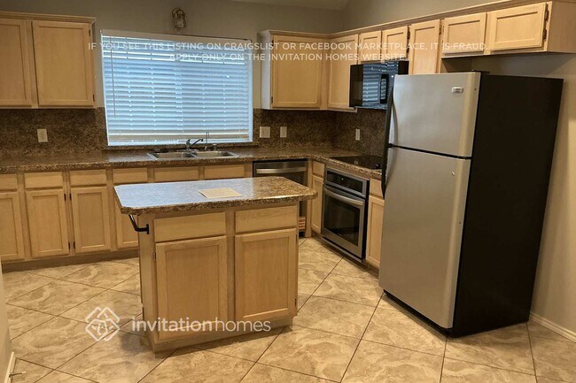 Building Photo - 7878 Squire Ln