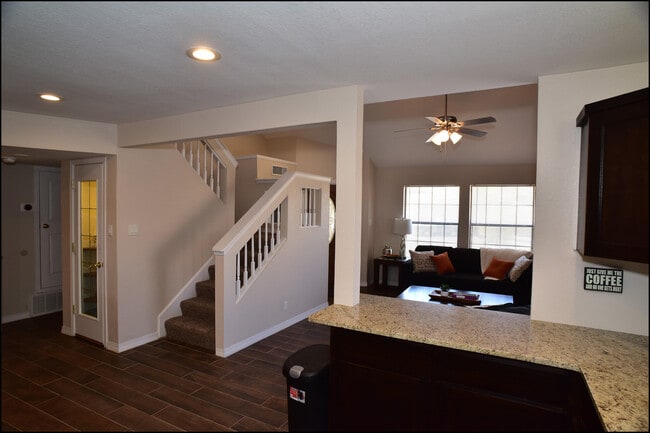 Building Photo - 7229 Canyon Run Dr