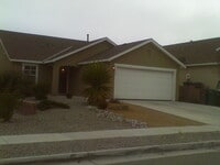 Building Photo - 3 BR 2 B 2CG 1286SF Artistic home Cabezon Area