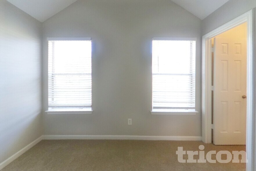 Building Photo - 216 Ernestine Way