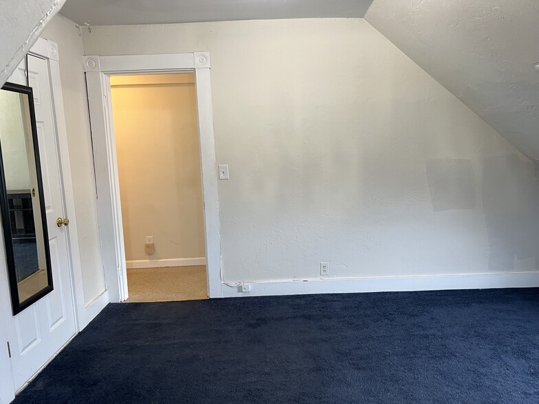 Building Photo - 122 Inman St