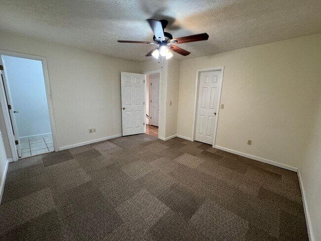 Building Photo - 2692 Callier Springs Rd SE