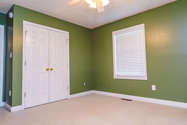 Building Photo - New Listing!
