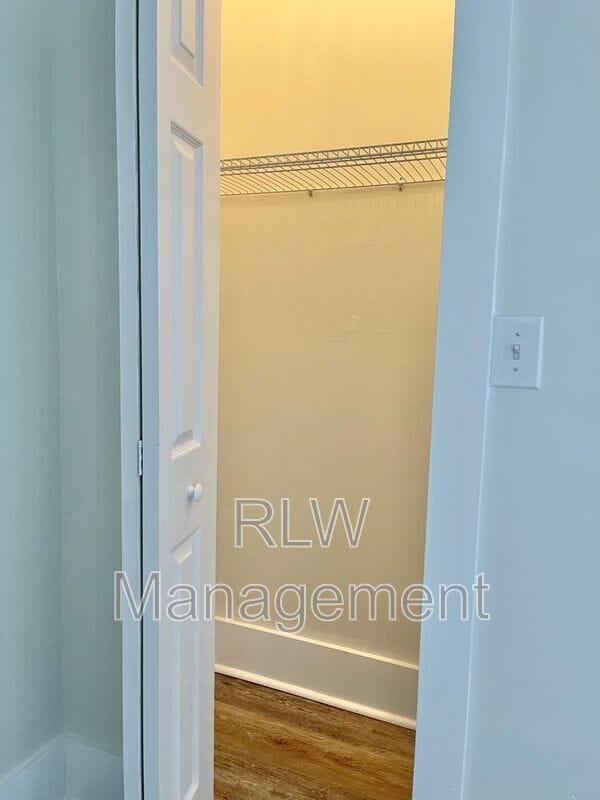 Building Photo - 11 N Central Ave