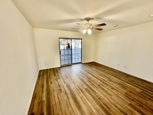 Building Photo - 1242 SW Elm Tree Rd