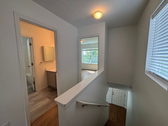 Building Photo - Available Now! Charming Home Across from Judkins Park