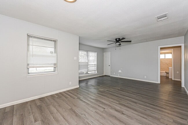 Building Photo - 3 BR/1BA | Updated Single Family Home | 1-Car Garage  | Large Backyard!