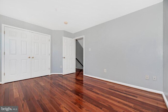 Building Photo - 618 Cawley Dr