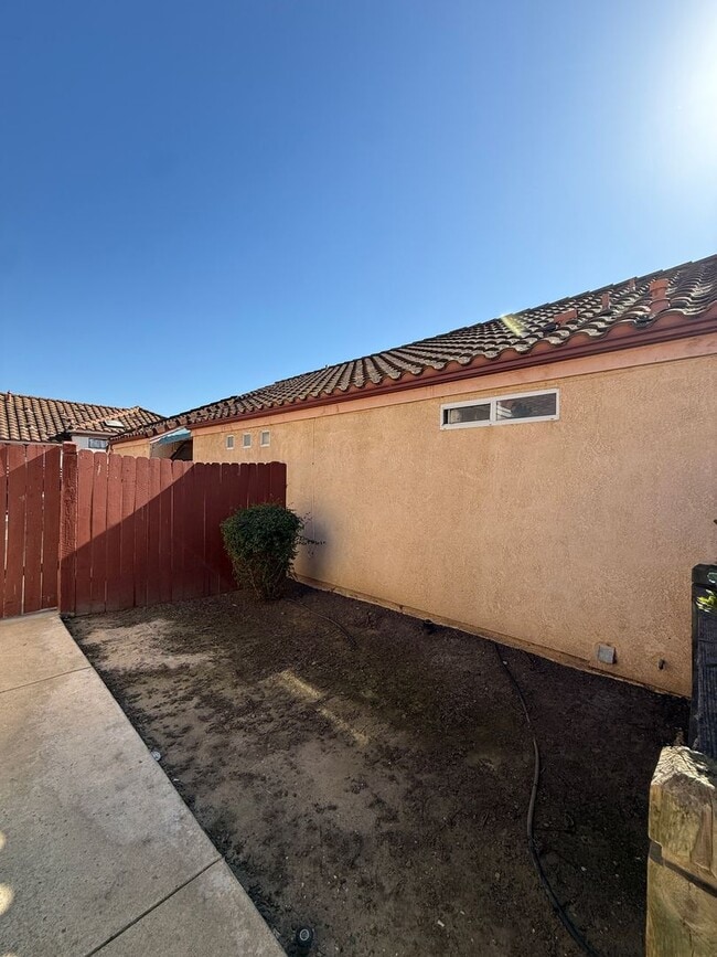 Building Photo - Single Story Home Located in The Gated Community of Hidden Pines