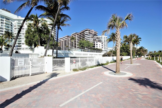 Building Photo - 5161 Collins Ave