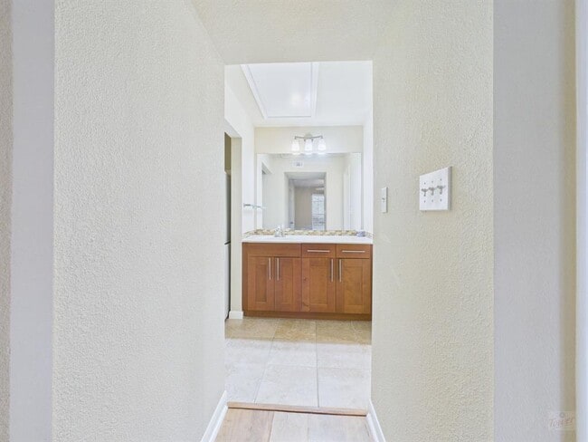 Building Photo - 7685 Northcross Dr