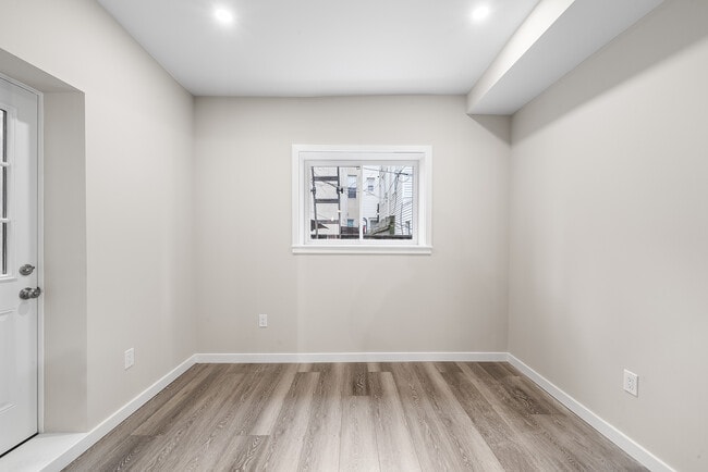 Building Photo - 509 Greenwich St