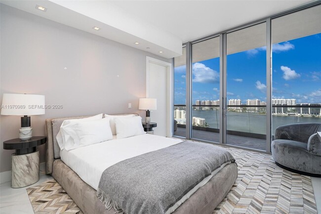 Building Photo - 18501 Collins Ave