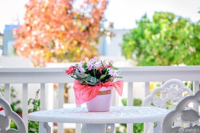 Building Photo - 2371 30th Ave