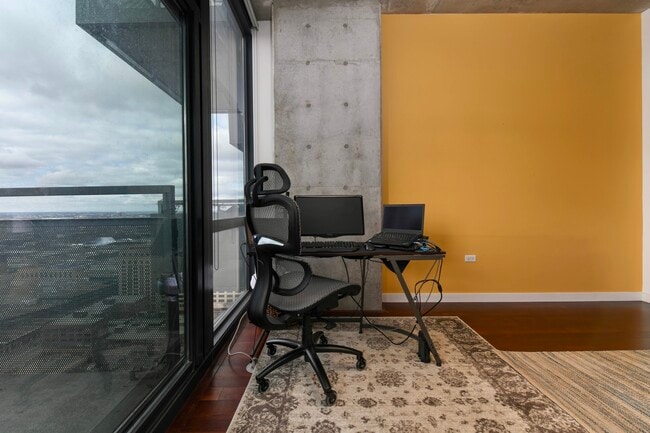 Building Photo - 235 W Van Buren St