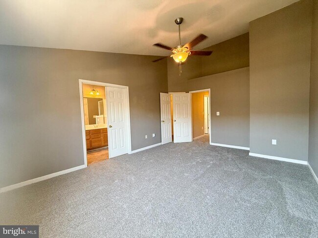 Building Photo - 204 Langley Ct