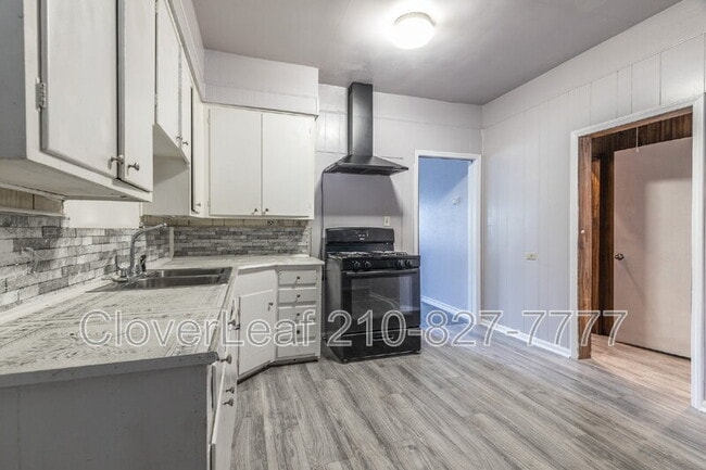 Building Photo - 3402 W Travis St