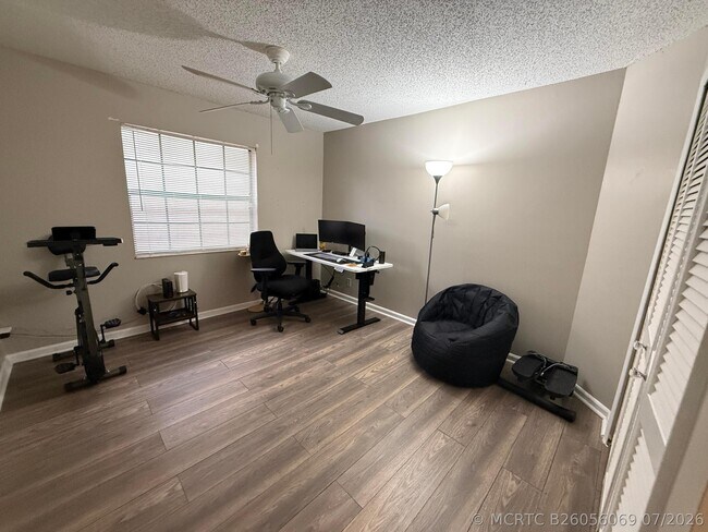 Building Photo - 13025 Meadowbreeze Dr
