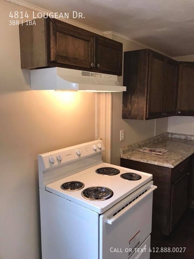 Building Photo - Lincoln Place- 3 BEDROOM / 1 BATHROOM HOUSE