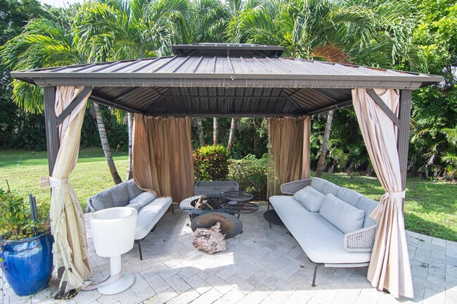 Building Photo - 8208 Twin Lake Dr