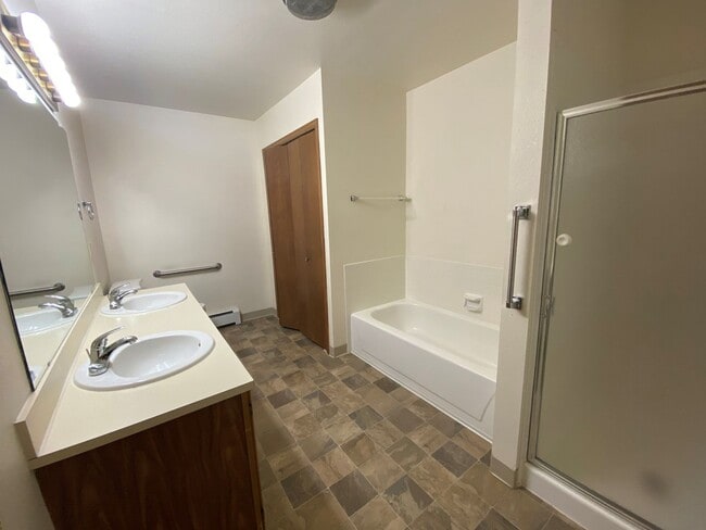 Building Photo - 4560 Larkbunting Dr