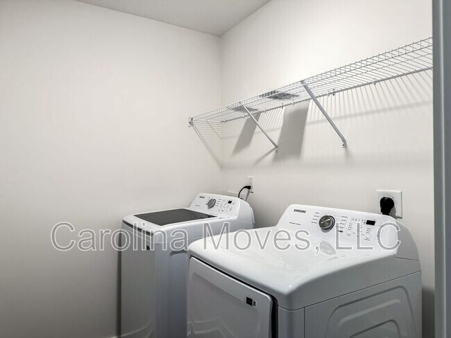 Building Photo - 1431 Darrowby Way